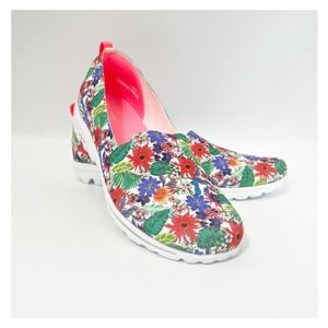 Skechers Women’s Go Walk Classic Shoes Multi-Colored Floral Size 12
